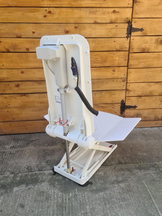 REZERVAT: Scaun lift pentru cadă