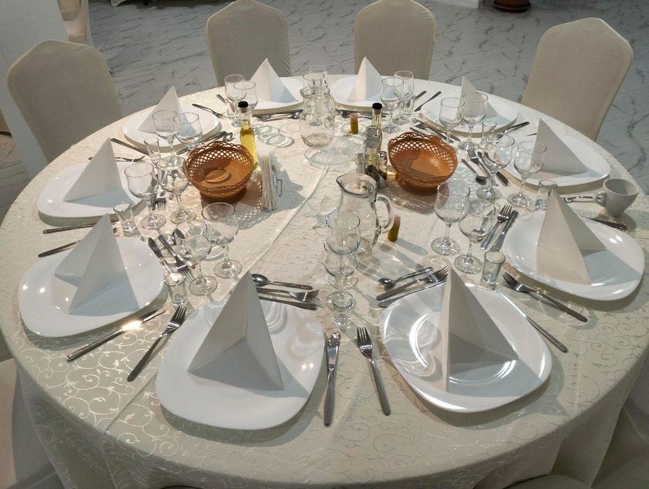 Închiriez sala evenimente capacitate 70 pers