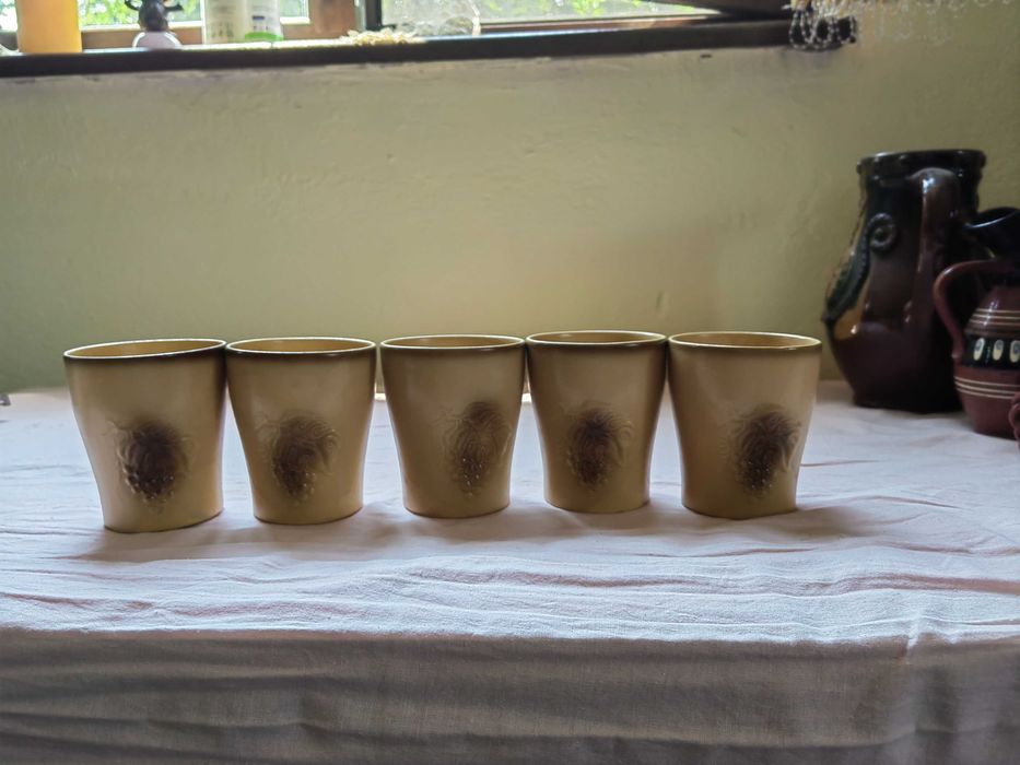 чаши, кани и чинии