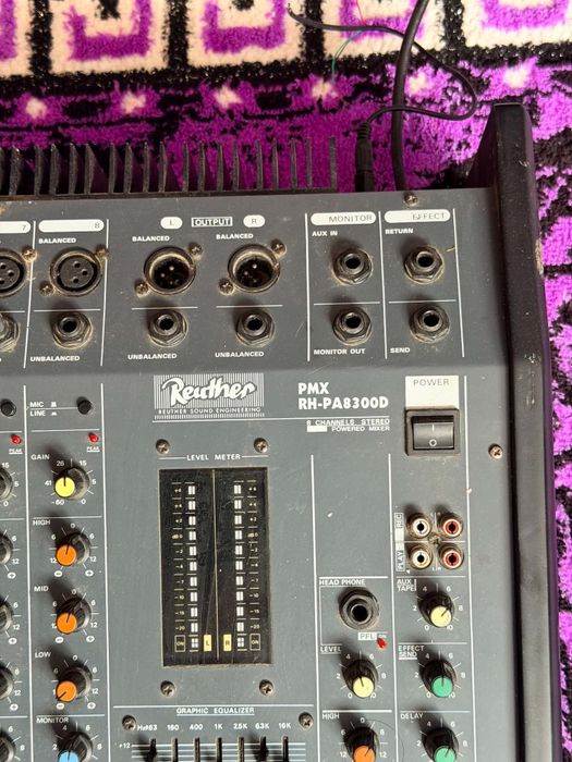 Vând mixer......