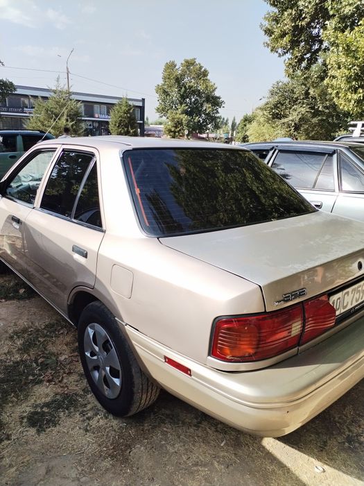 Мазда 323 в хорошем состояние