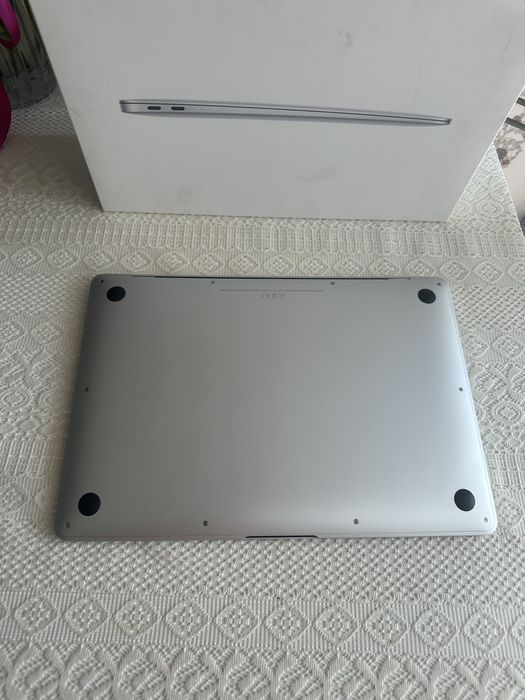 MacBook M1 в идеальном состоянии макбук