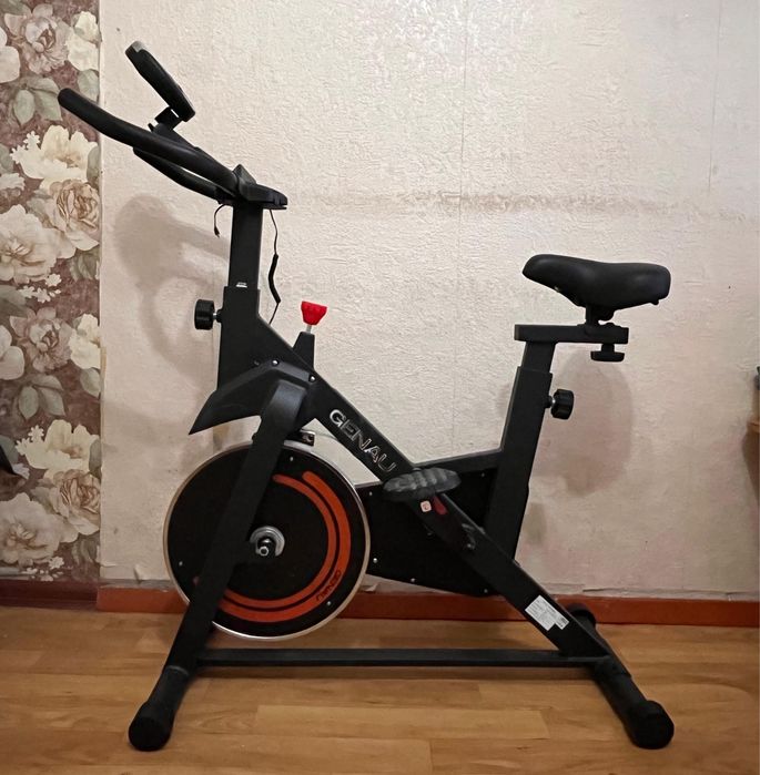 Велотренажёр новый,, с упаковки,,