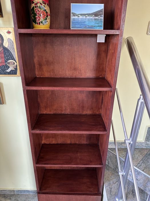 Библиотека от черешово дърво