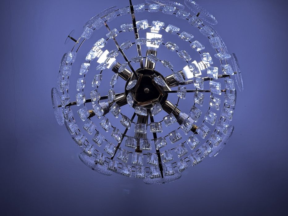 Продается Люстра