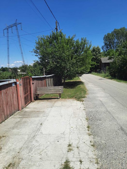 Casa cu teren de 5100 mp in orasul Babeni strada Romani