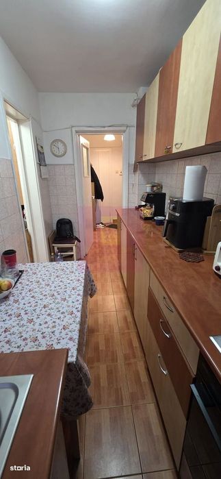 Apartament cu 3 camere de vanzare in Campina