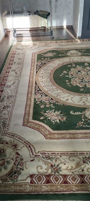 Ковёр продаётся.