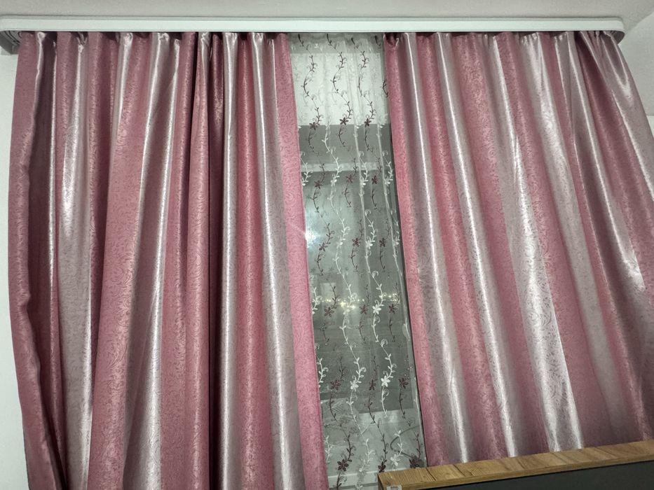 Продаются шторы с тюлью.