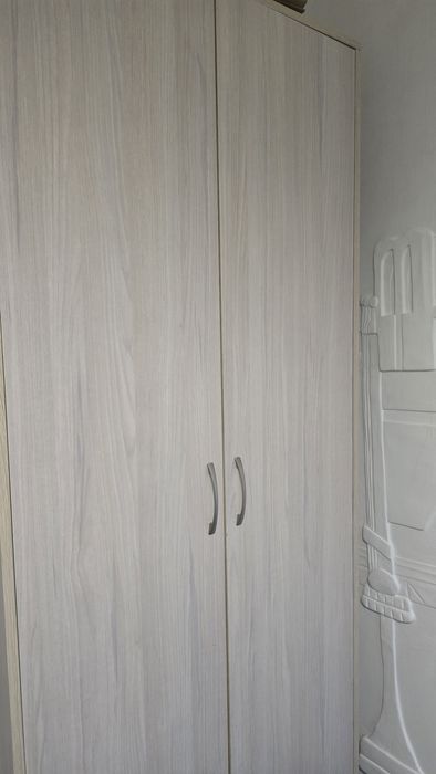 Продам шкаф спальный