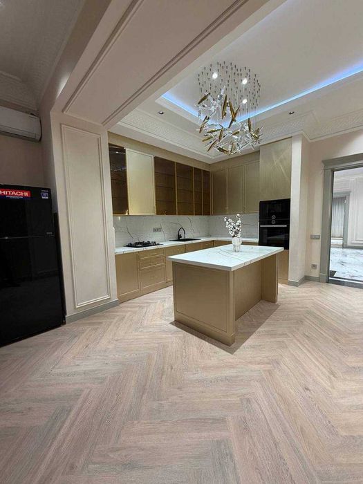 4-комн. в "Банковском доме", 180 м², центр, полностью укомплектована `