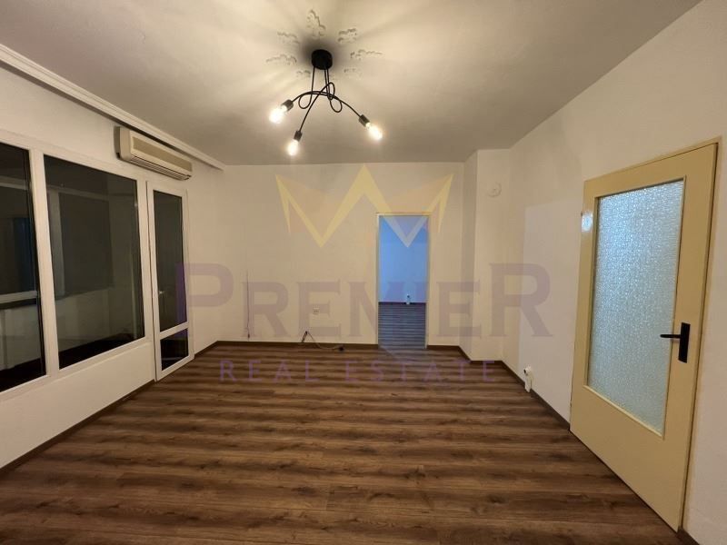 Продава се Тристаен апартамент в Пловдив, Кючук Париж - 87 кв.м за 1009 €/кв.м - Снимка #3