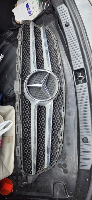 Части за Mercedes W205 C-Class (задна броня, решетки 3 броя)