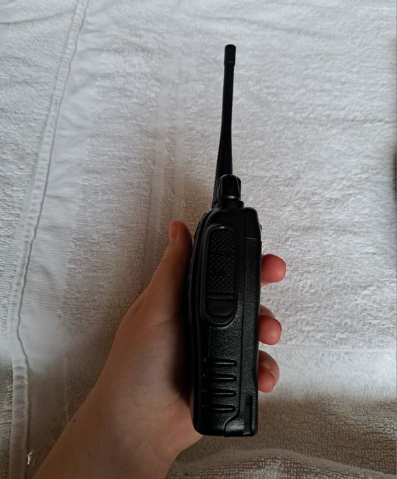 Радийна станция от 8 части ( уоки токи)