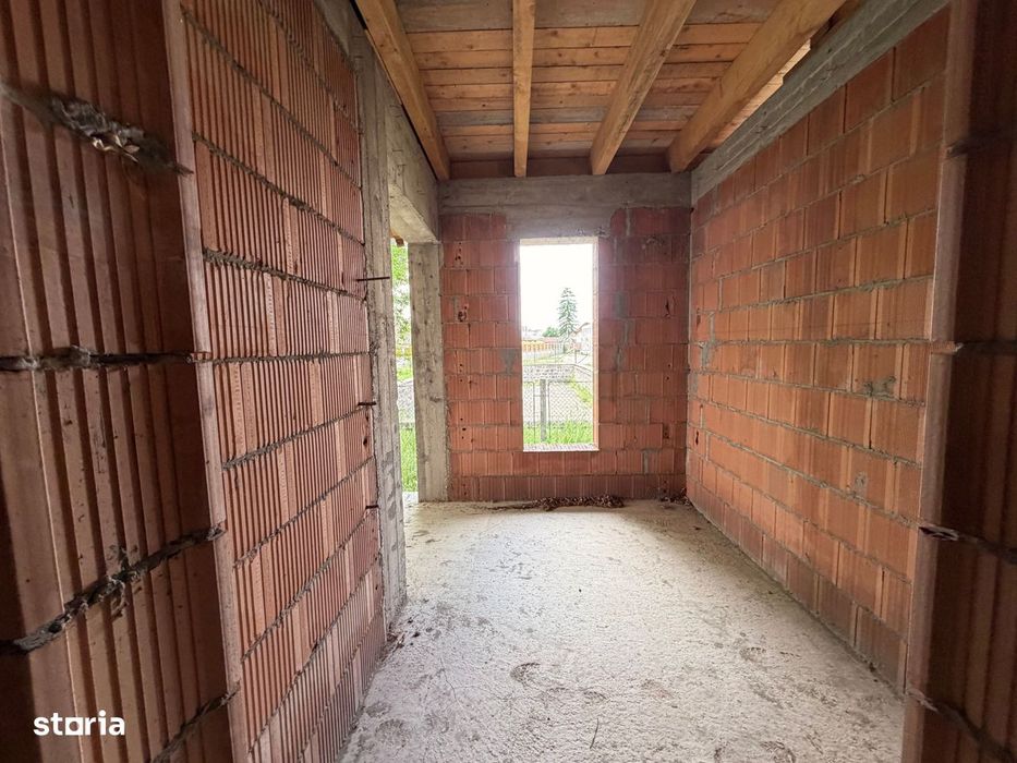 Casă de vânzare 260 mp utili + 1052 mp teren in centrul orasului Covas