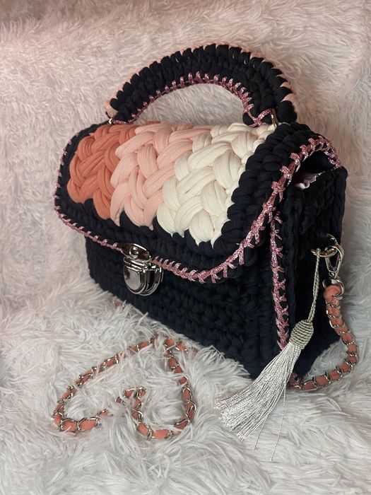 Geantă croșetată manual