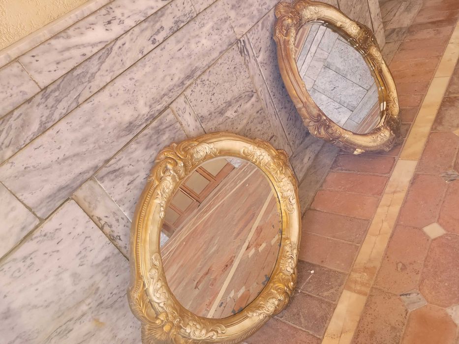 Продаётся оригинальные старые зеркало