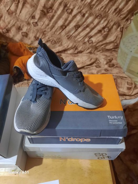 Продавам детски обувки