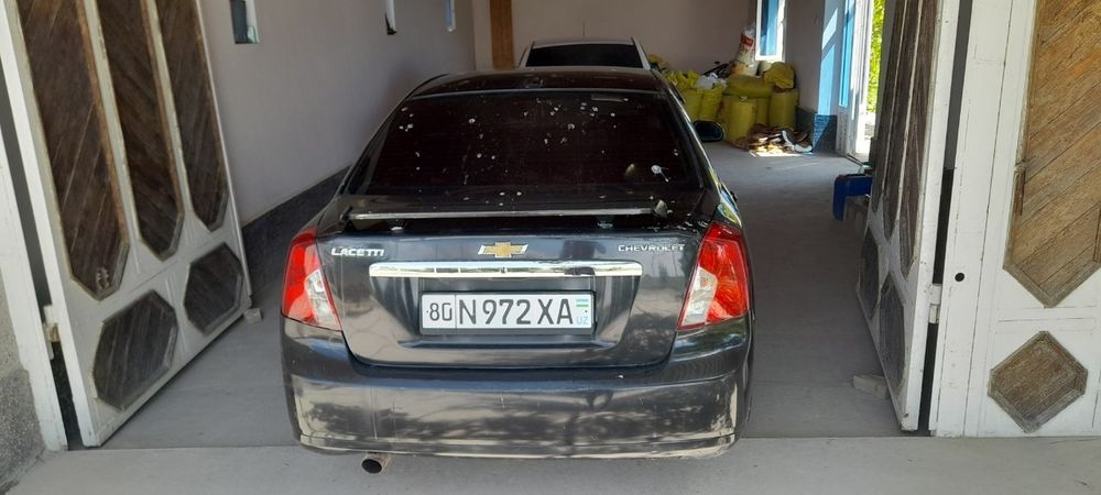 Lasetti qora 1.6
