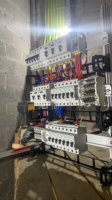 Мастер электрик.