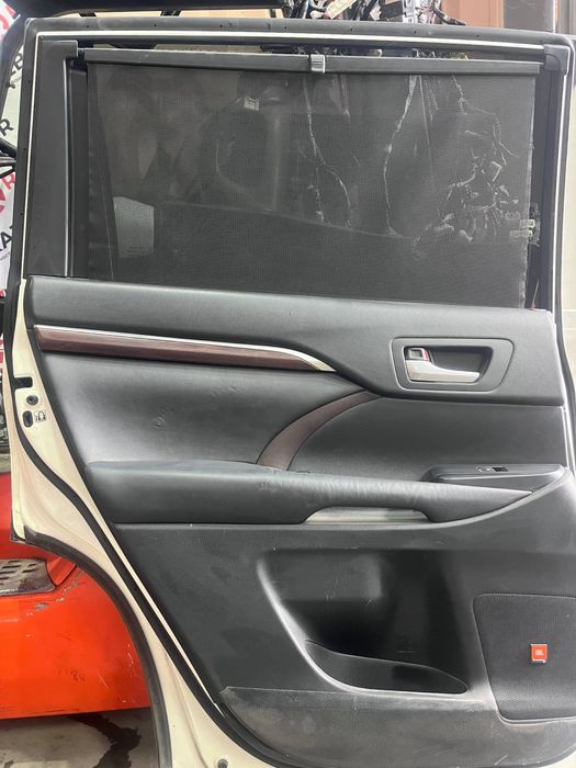 Обшивка двери Toyota Highlander 2014/2019