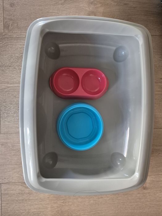 Котешка тоалетна и купички