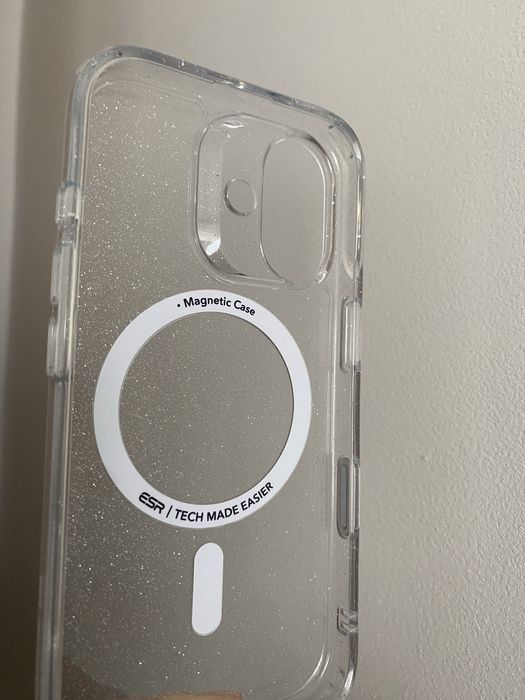 două huse pentru iPhone 17