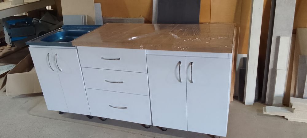 Мойка с тумбой .