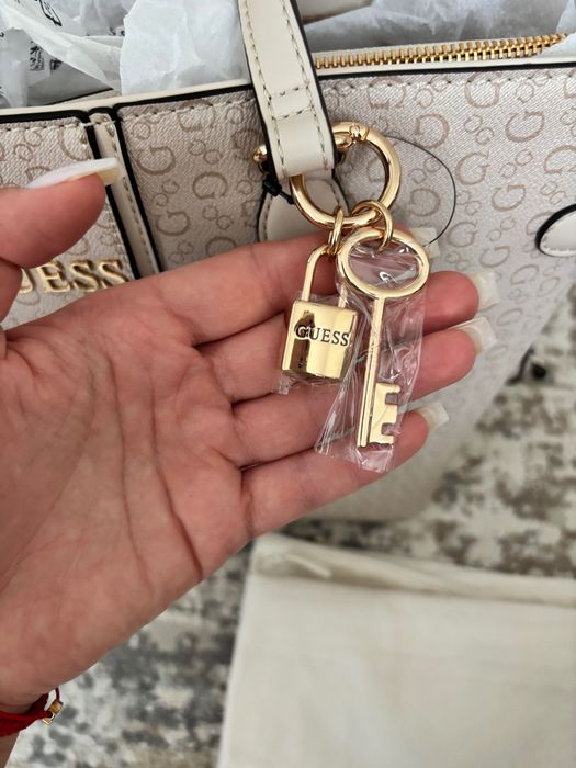 Дамска Чанта Guess