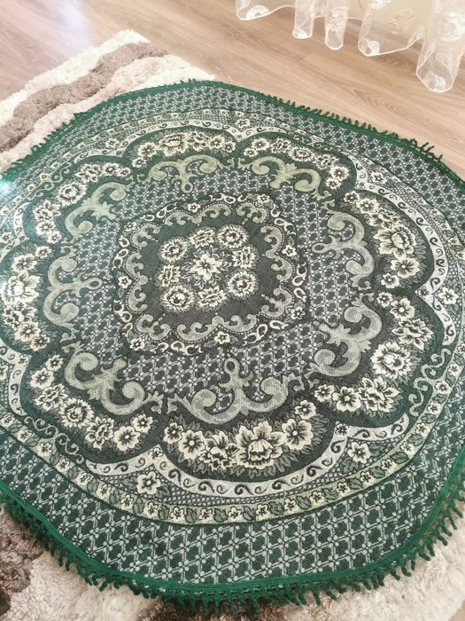 Продавам вълнен малък килим произведен в Гърция