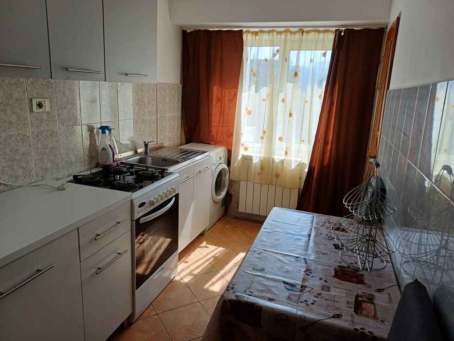 Închiriez apartament