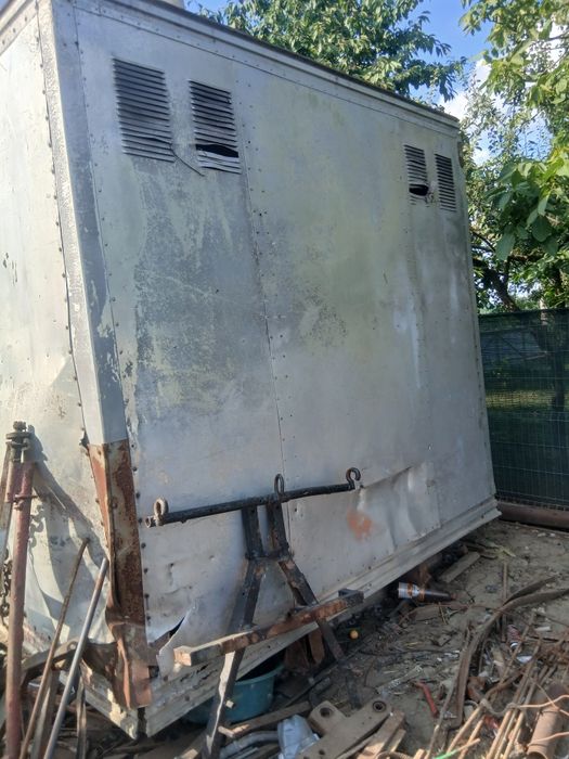 Vând vagon este din aluminiu