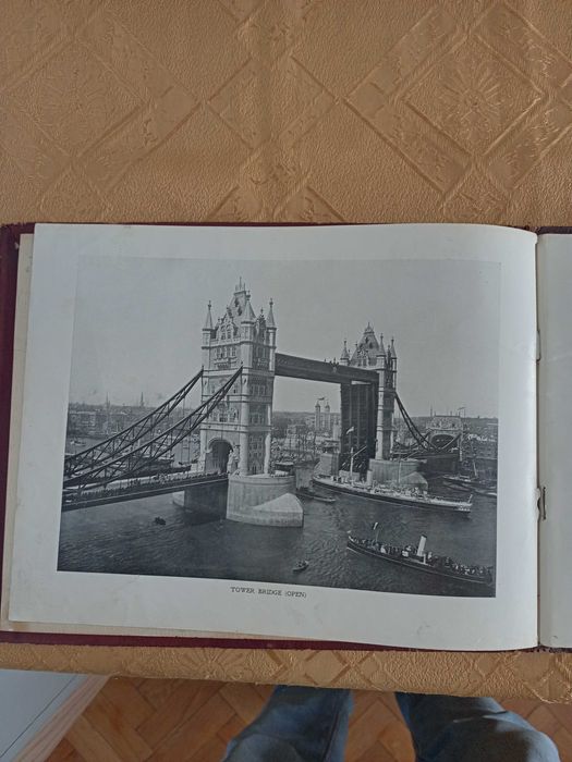 Много стар алманах със снимки от Лондон