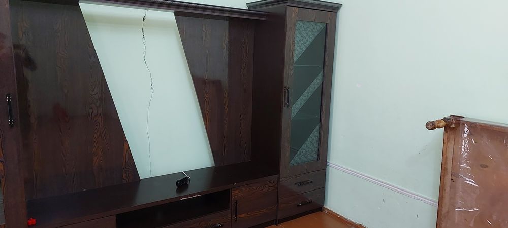 Мебел сотилади холати яхши 
Акрилдан ясалган  
Холати яхши