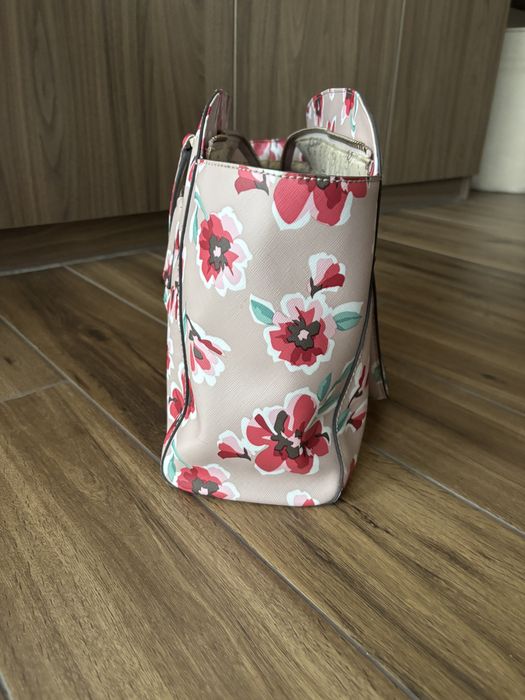 Чанта Guess с флорален принт