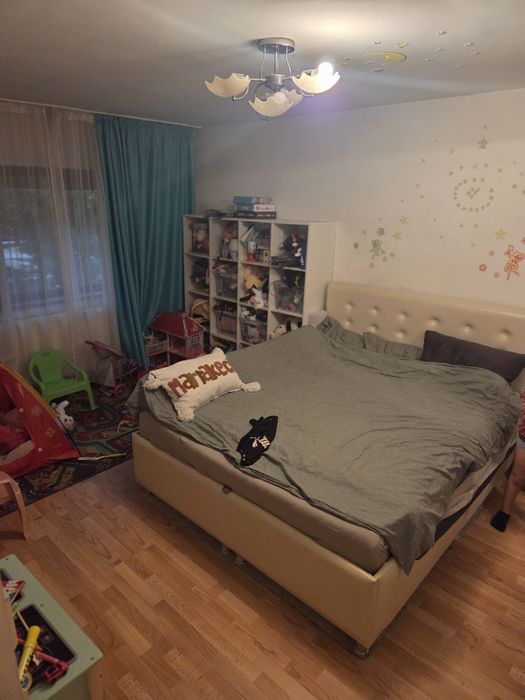 Vând apartament 100 mp 4 camere p/4