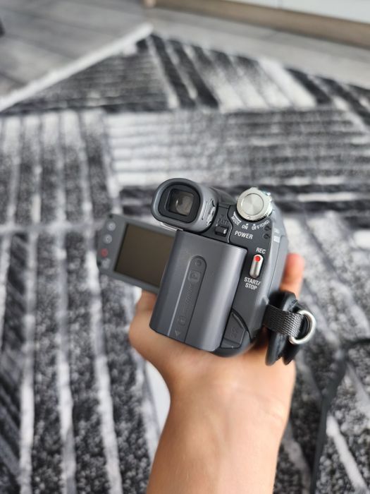 Vând Handycam Sony