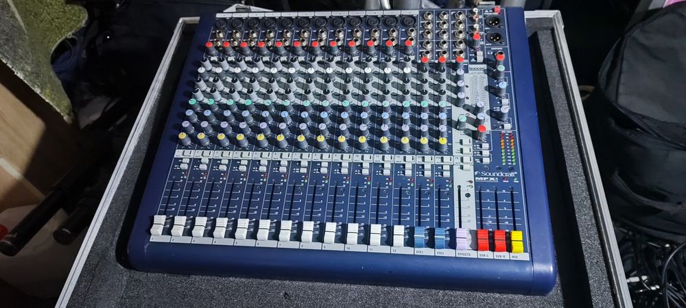 Mixer Soundcraft MFXI 12 sau variante