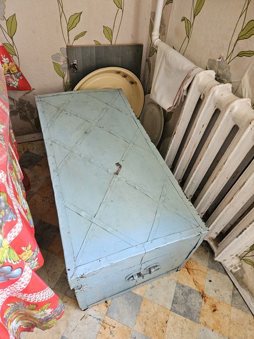 Дарю диван и 2 кресла