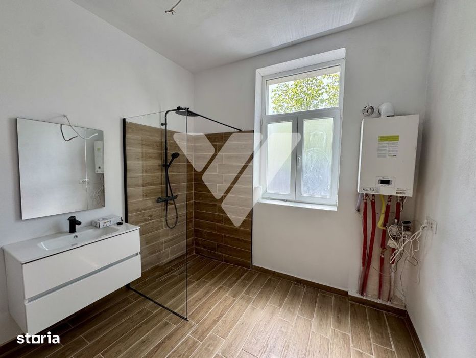 Apartament la casa 2 camere renovat, pivnita zona Piata Cluj Central