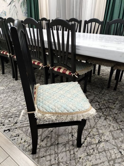 Стол со стульями