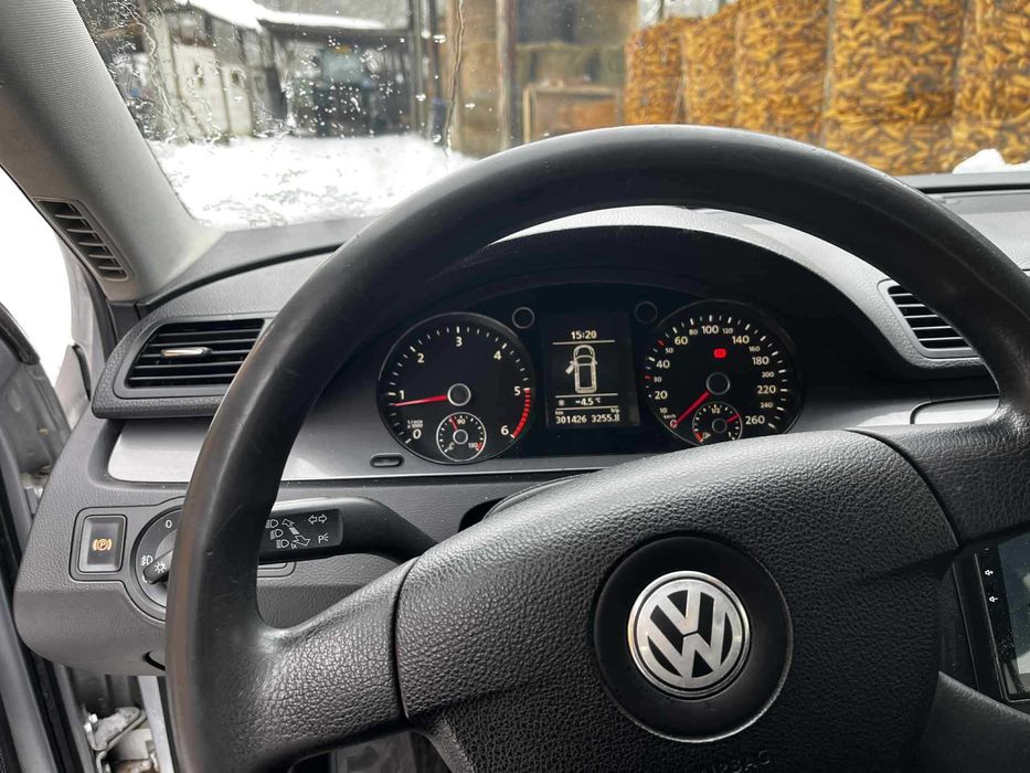 Vând Volkswagen Passat B6