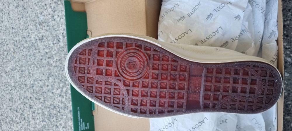 Продавам чисто нови кецове Lacoste