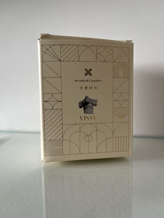 Подарък за мама / 8 ми март свещ във ворната на букет , гривна