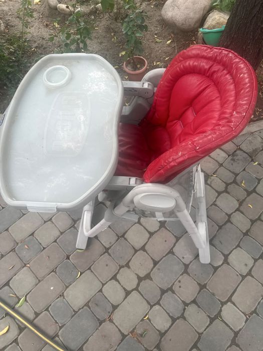 Отдам детский стульчик для кормления Chicco