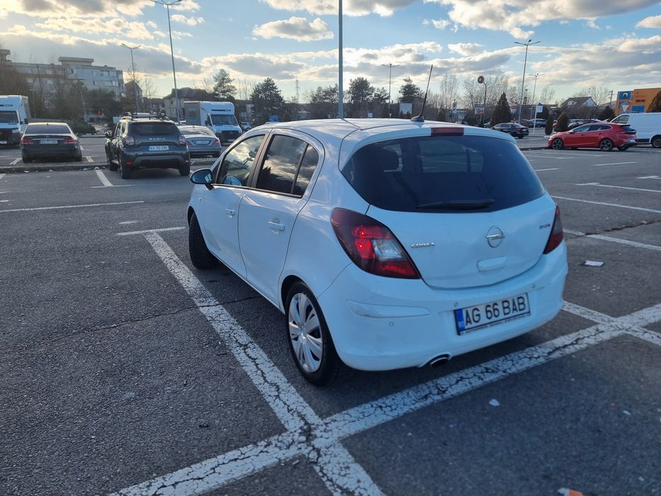 Vand Corsa d 1.7 cdti 125 cai 2009 kit + volanta schimbate  la 250000k