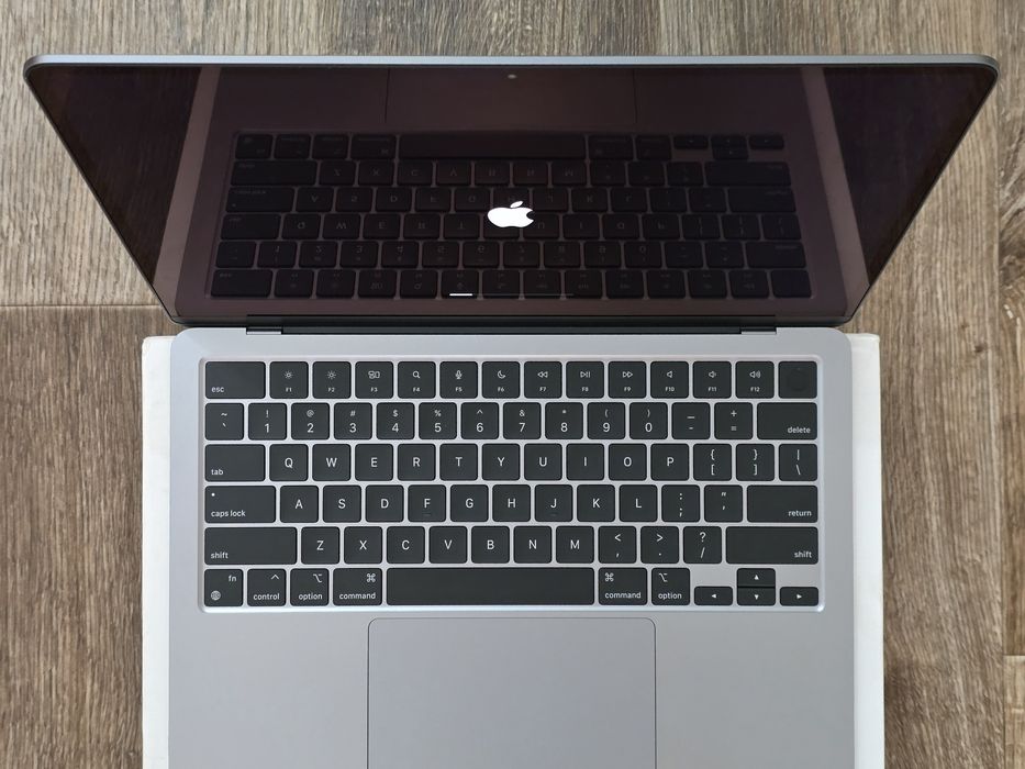 MacBook Air 13 M3 24/512 новый