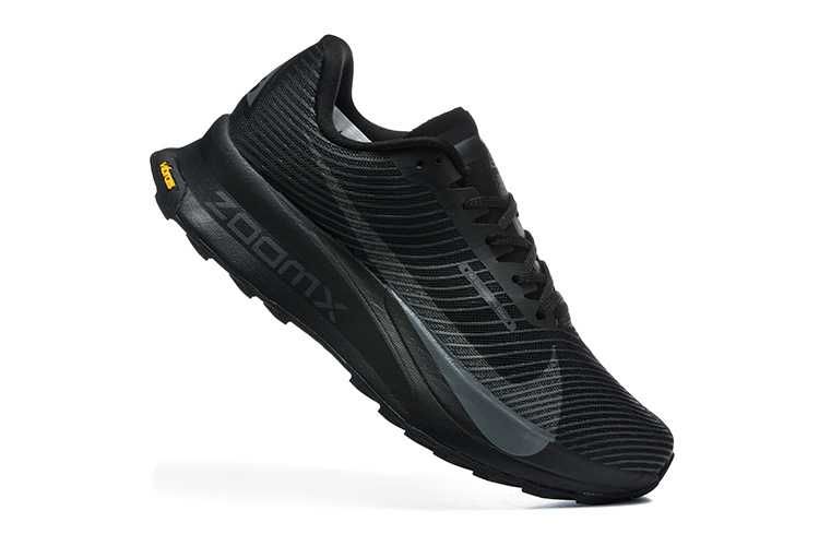 Продавам нови мъжки маратонки с кутия Nike ACG Ultrafly Trail all black