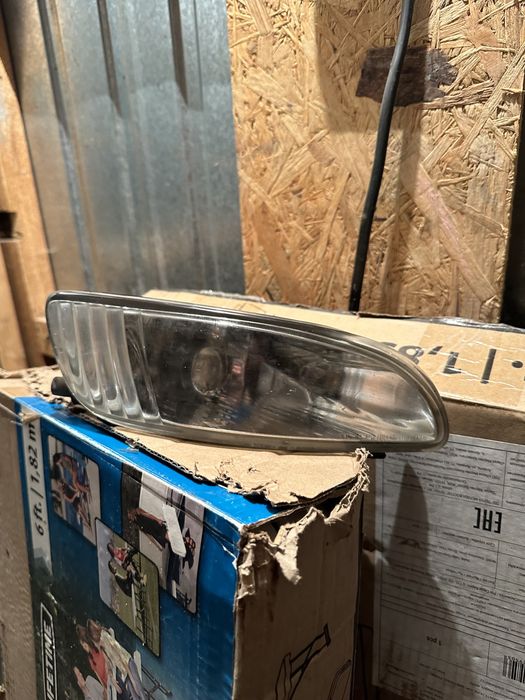 Продам противотуманку на LEXUS RX330