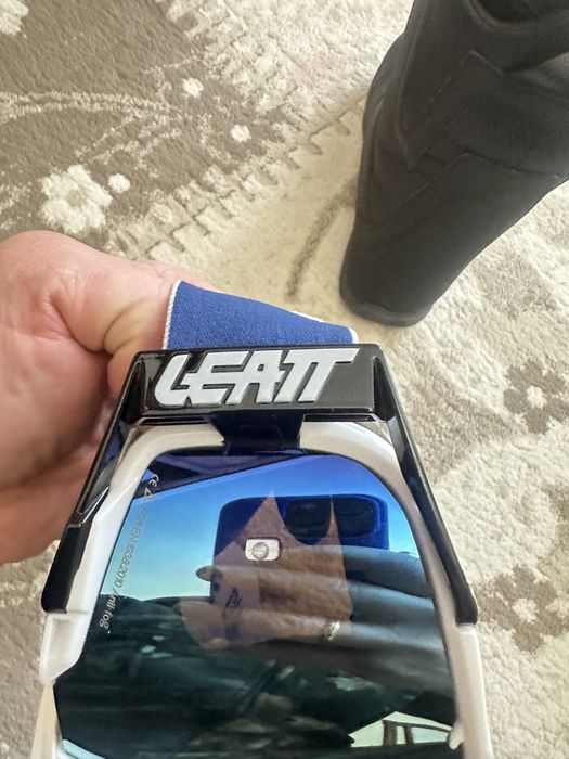 Очки лыжные и для мотокросса.